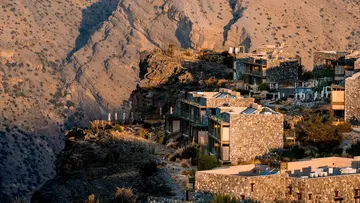 MCTAL P0065 Mountain Cliff Resort View 16x9